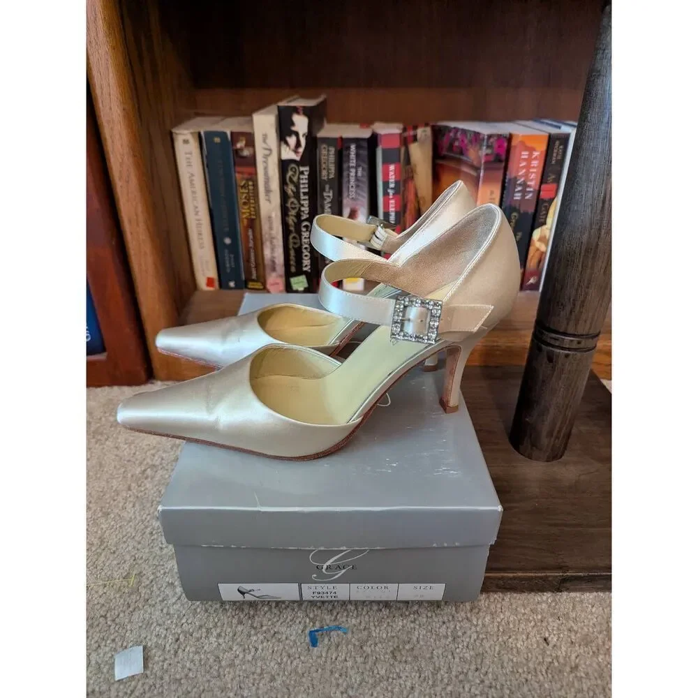 Grace Women’s Size 8B Antique Silk White Yvette Leather Heels Pumps
